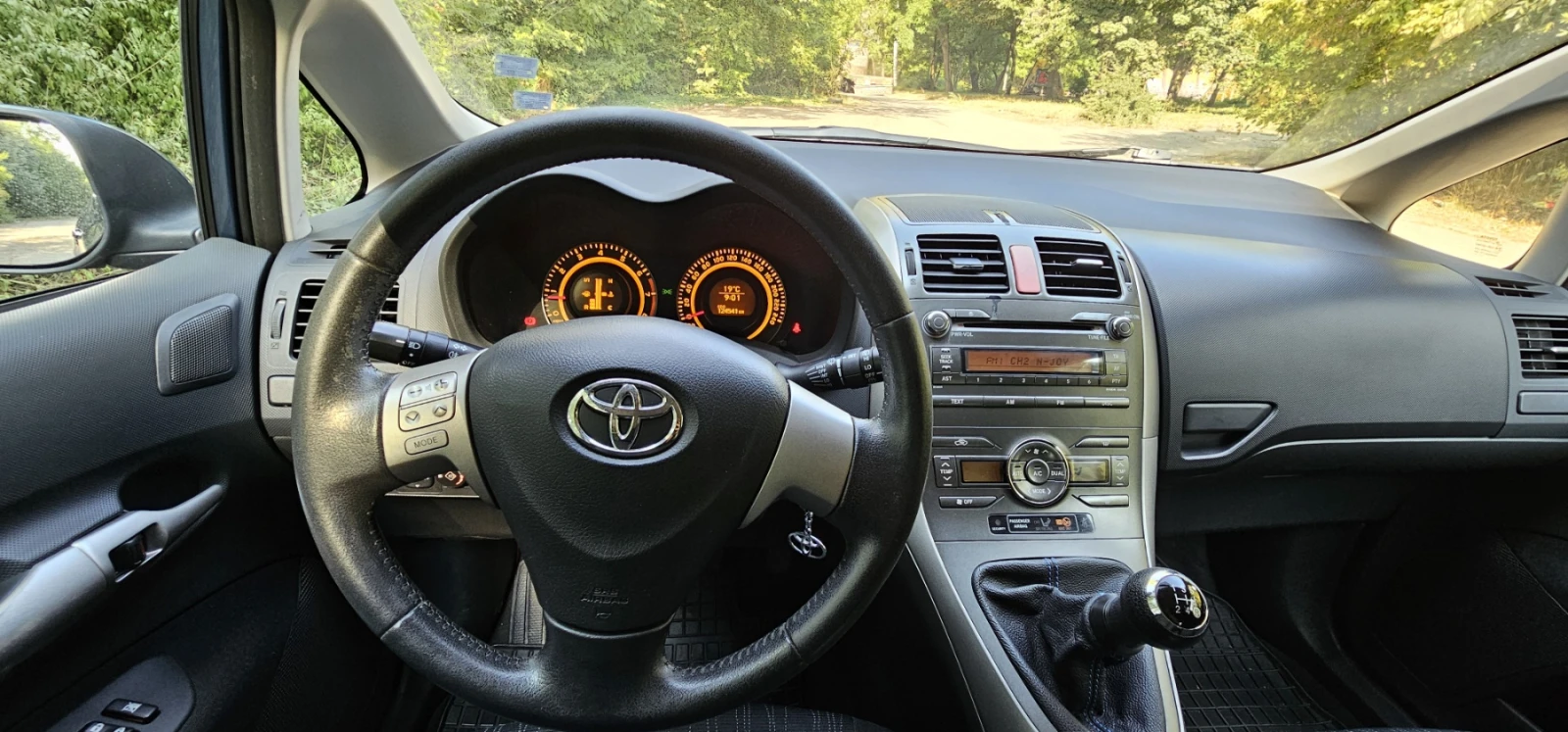 Toyota Auris, снимка 6 - Автомобили и джипове - 55655352