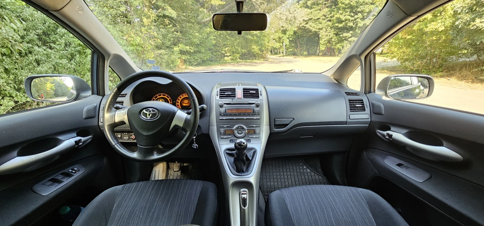 Toyota Auris, снимка 5 - Автомобили и джипове - 55655352
