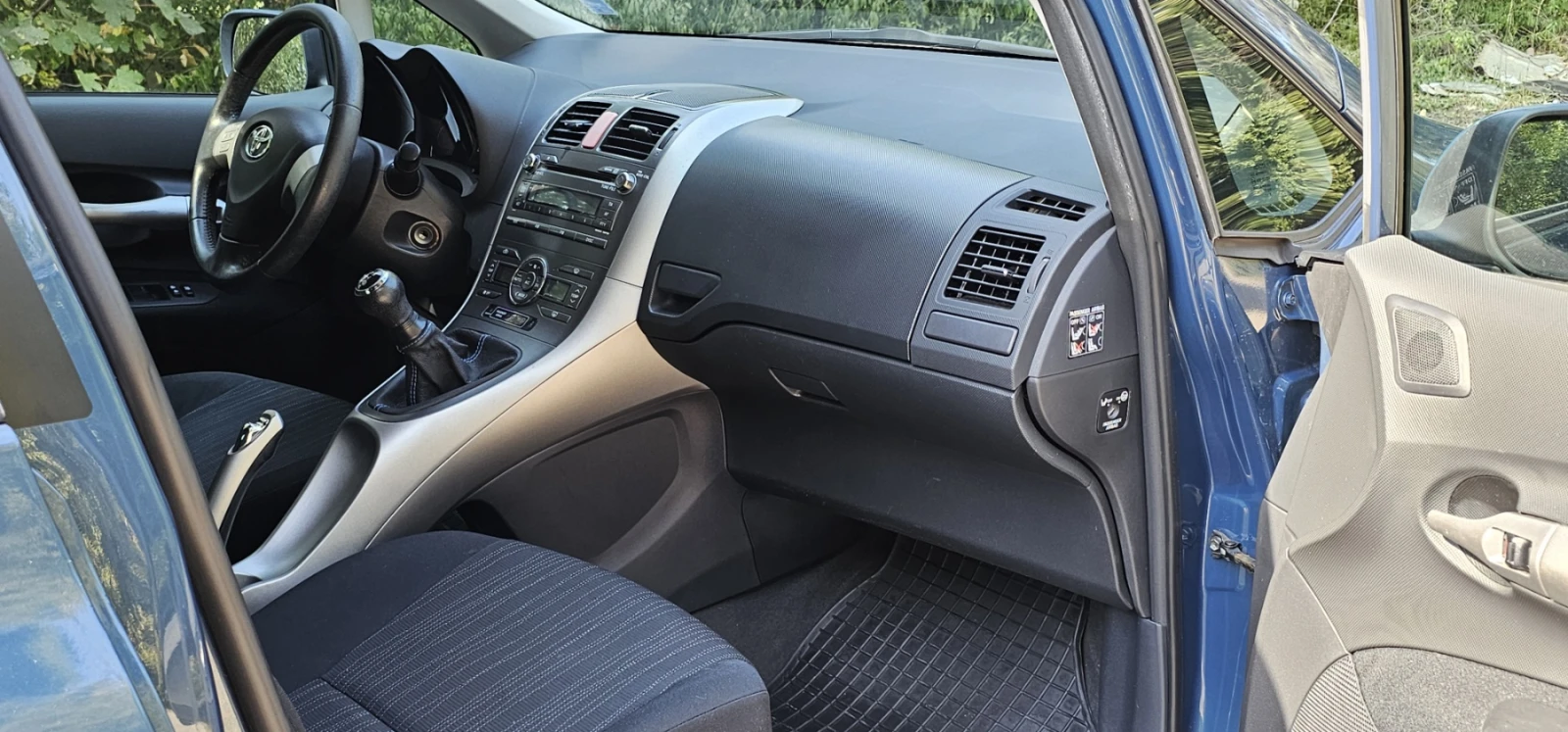 Toyota Auris, снимка 8 - Автомобили и джипове - 55655352