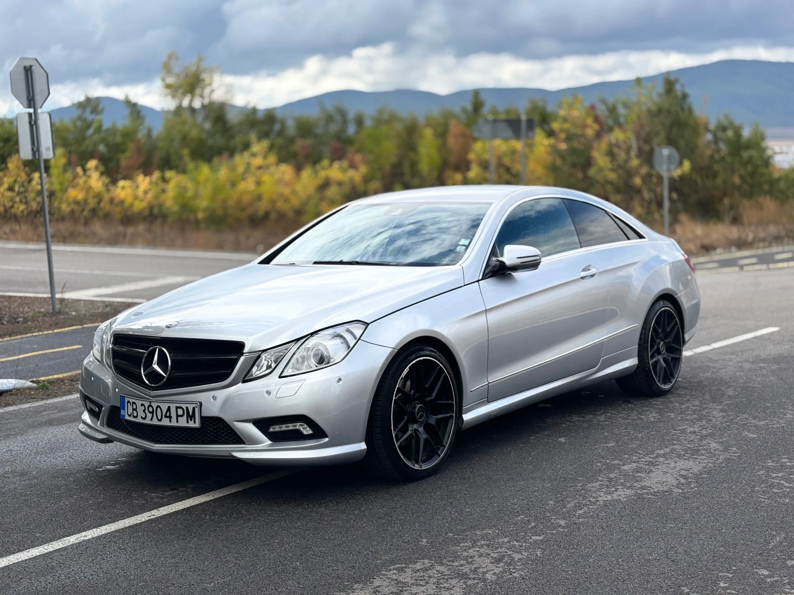 Mercedes-Benz E 350 AMG Line E350D Coupe, снимка 4 - Автомобили и джипове - 56232996