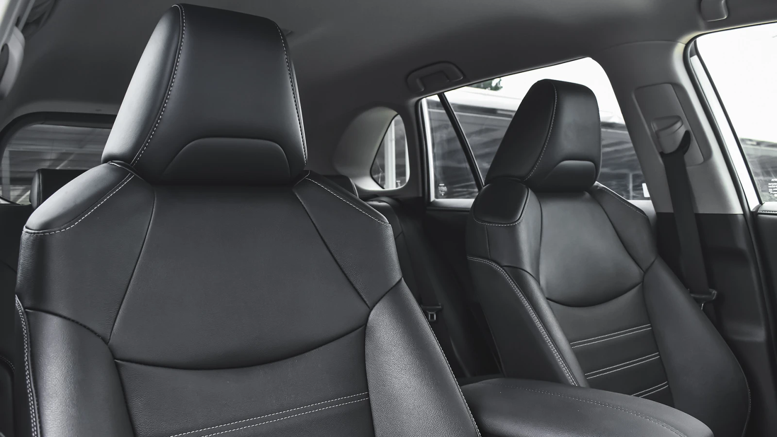 Toyota Rav4 LUXURY 2.5 Hybrid 4x4 e-CVT - изображение 10