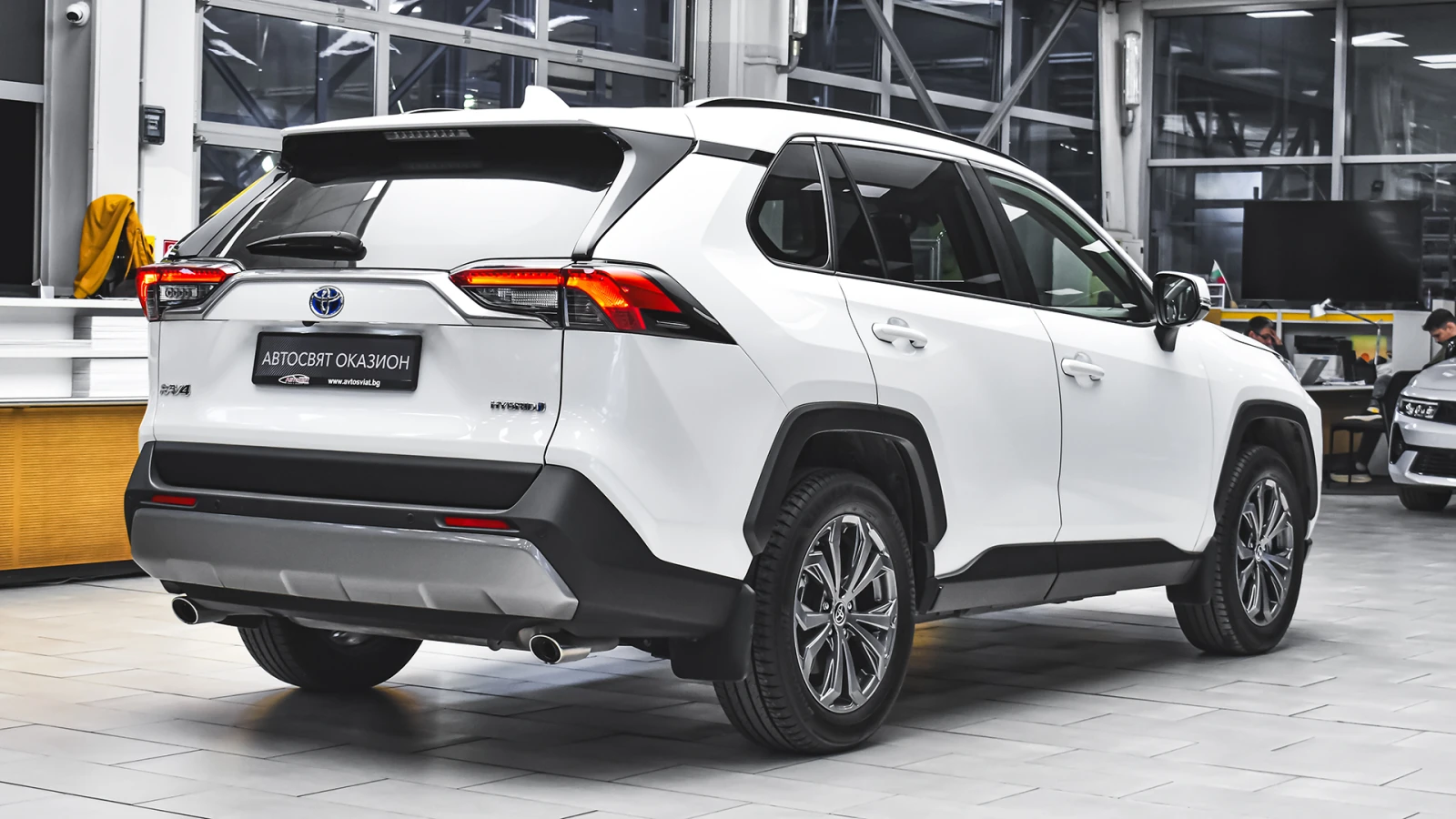 Toyota Rav4 LUXURY 2.5 Hybrid 4x4 e-CVT - изображение 6