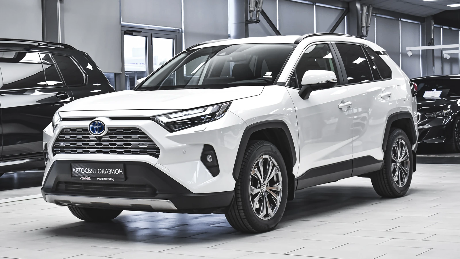 Toyota Rav4 LUXURY 2.5 Hybrid 4x4 e-CVT - изображение 4