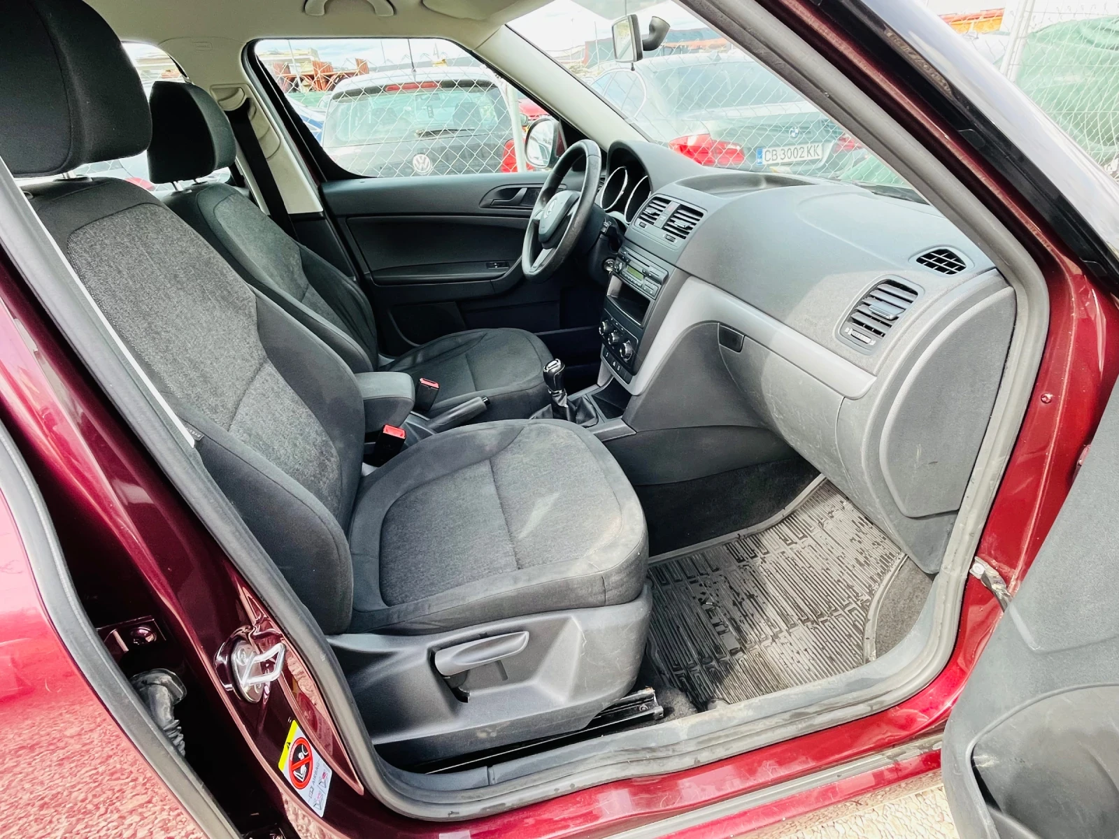 Skoda Yeti 2.0 TDI , снимка 12 - Автомобили и джипове - 53940852