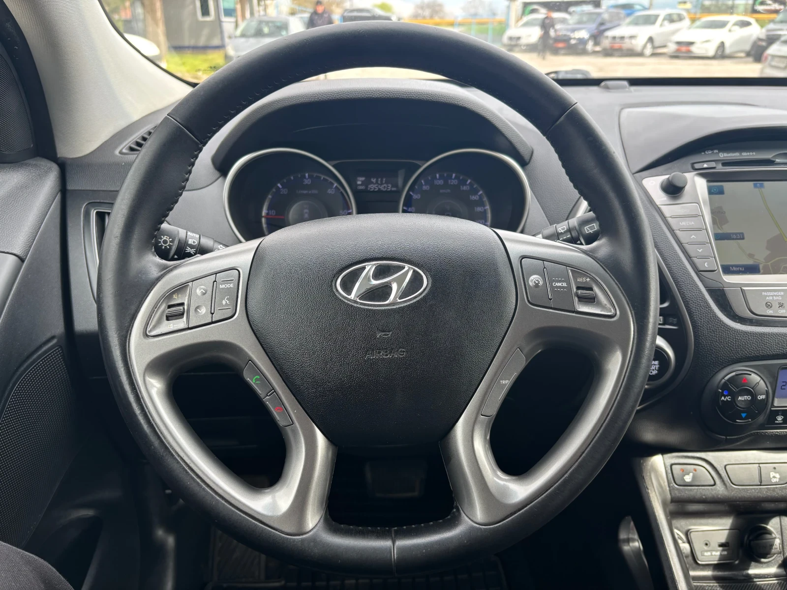 Hyundai IX35 2.0 crdi / Face/ 4x4/ Автоматик/ Navi/ Камера, снимка 16 - Автомобили и джипове - 54083900