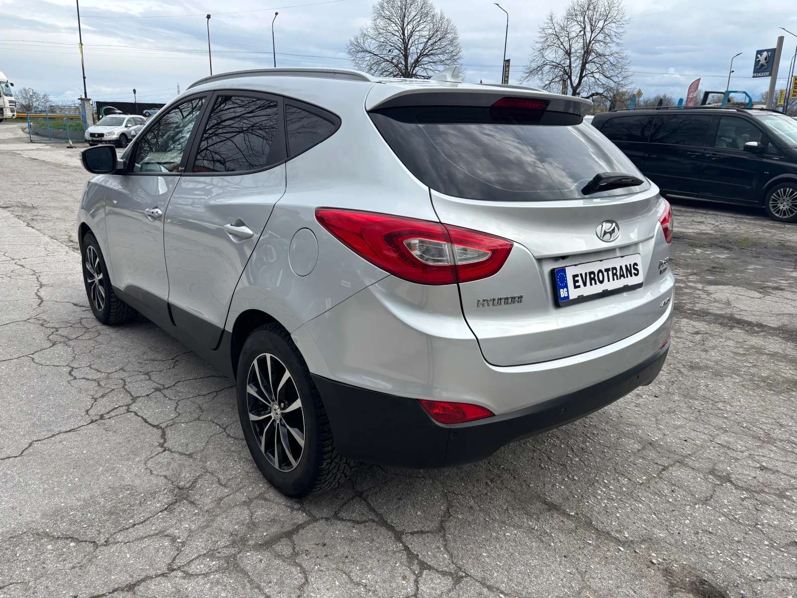Hyundai IX35 2.0 crdi / Face/ 4x4/ Автоматик/ Navi/ Камера, снимка 4 - Автомобили и джипове - 54083900