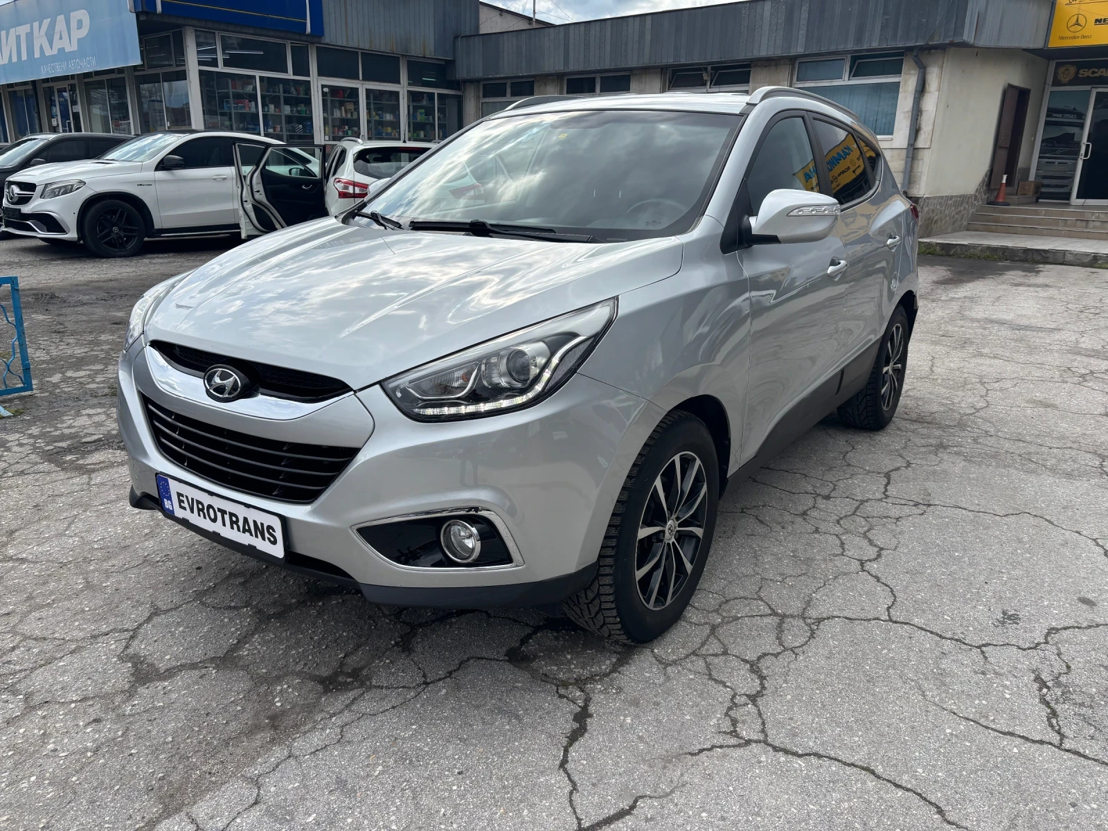 Hyundai IX35 2.0 crdi / Face/ 4x4/ Автоматик/ Navi/ Камера, снимка 3 - Автомобили и джипове - 54083900