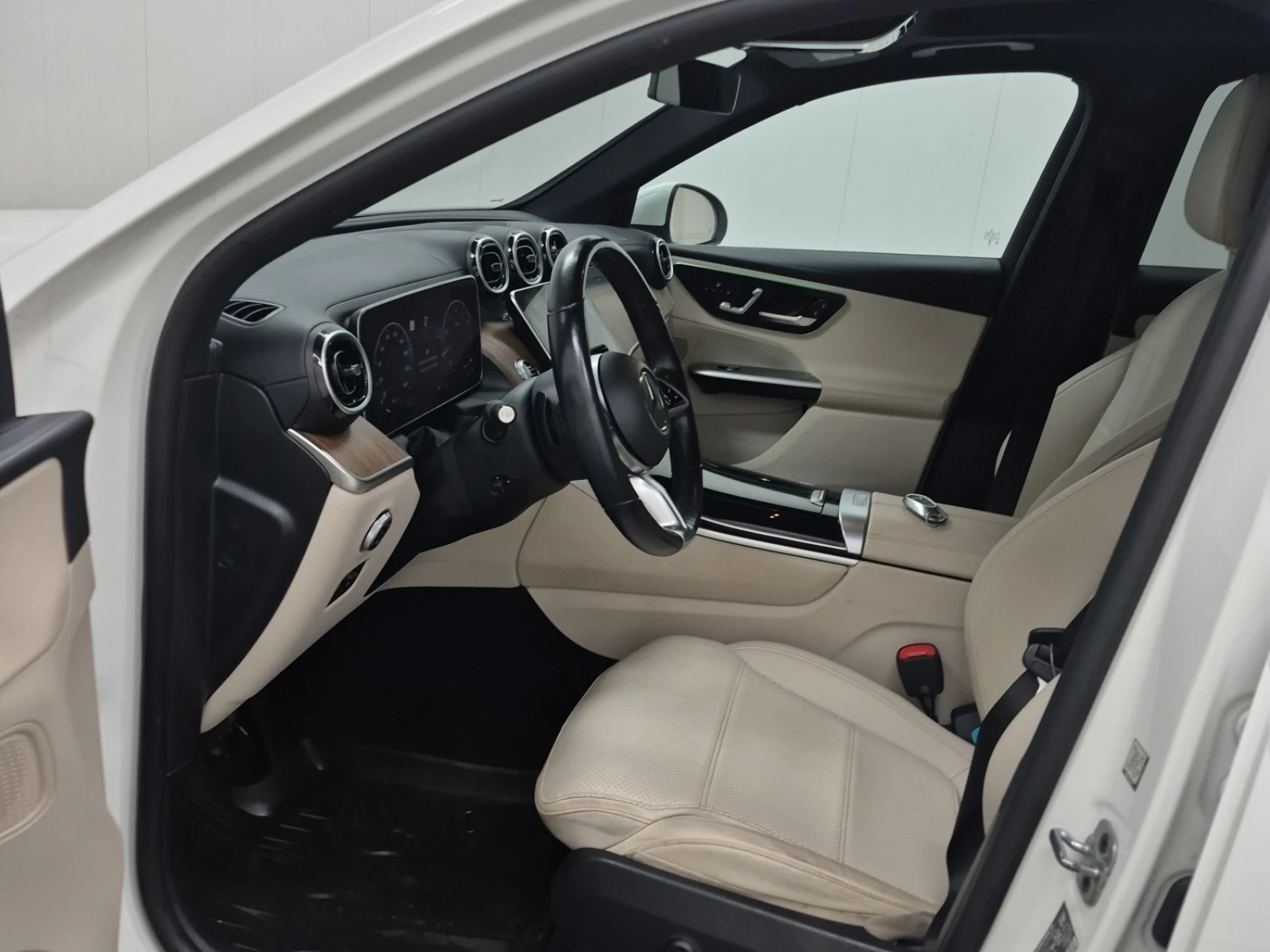 Mercedes-Benz GLC 300  * * CARFAX * * АВТО КРЕДИТ * * , снимка 9 - Автомобили и джипове - 54179484