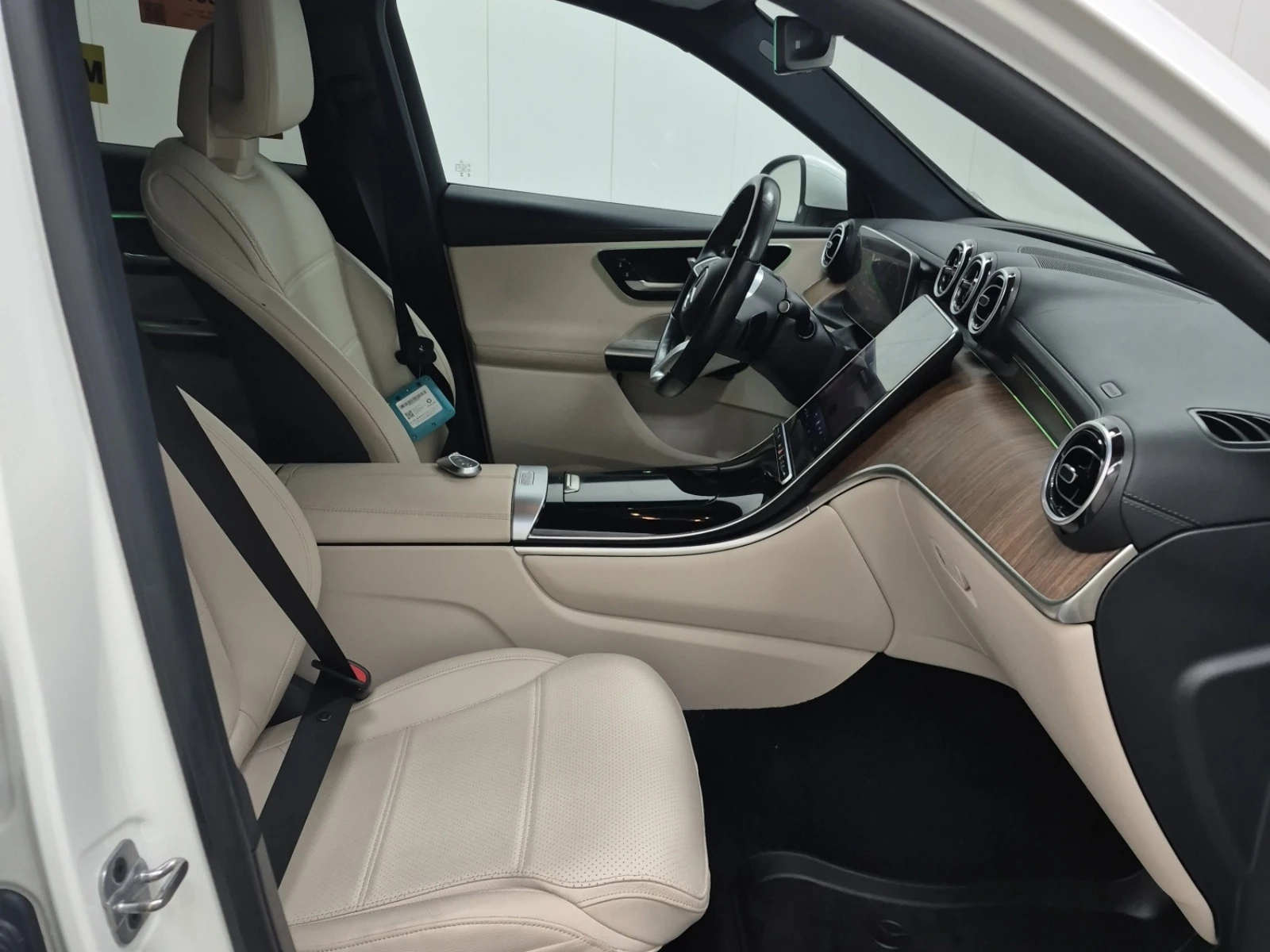 Mercedes-Benz GLC 300  * * CARFAX * * АВТО КРЕДИТ * * , снимка 2 - Автомобили и джипове - 54179484