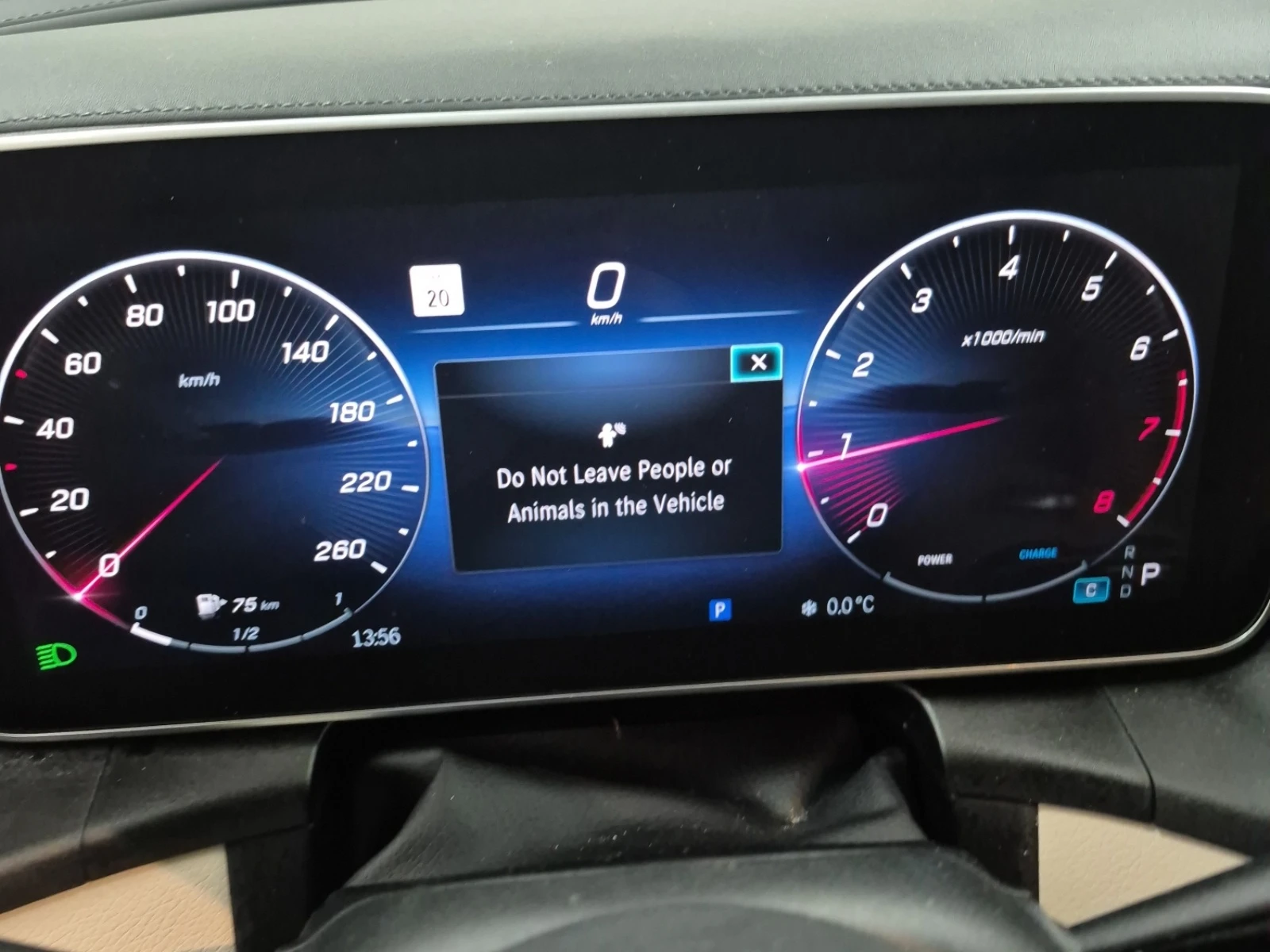 Mercedes-Benz GLC 300  * * CARFAX * * АВТО КРЕДИТ * * , снимка 4 - Автомобили и джипове - 54179484