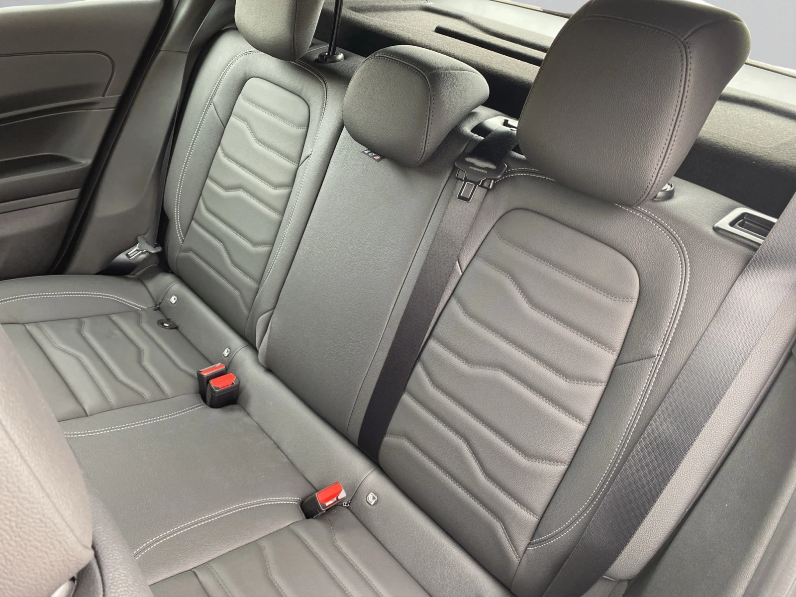 Jeep Avenger UPLAND 1.2 e-Hybrid 48V Petrol 145 hp 6-DCT 4xe, снимка 11 - Автомобили и джипове - 54421360