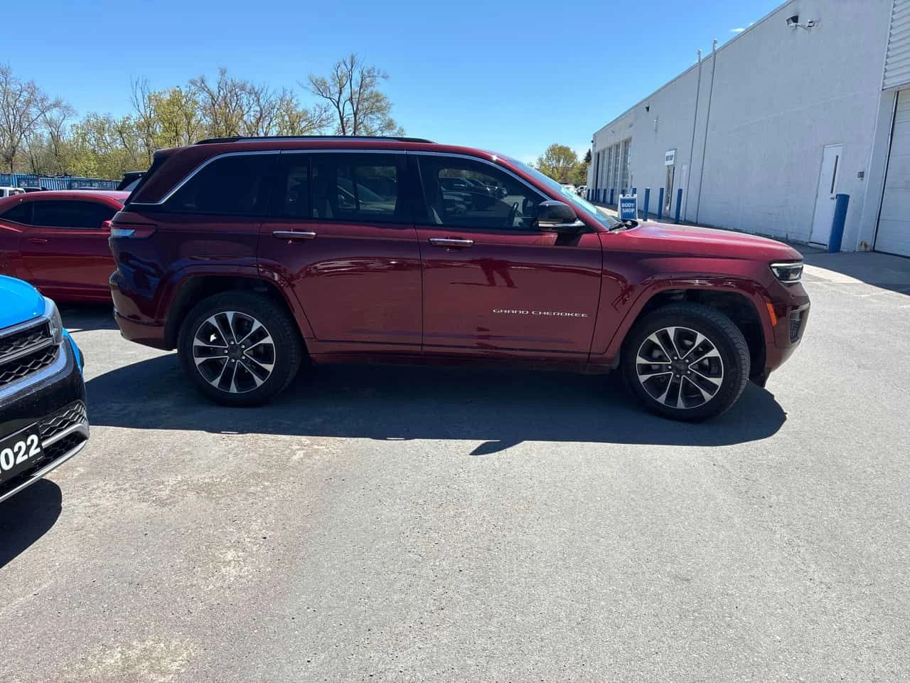 Jeep Grand cherokee * Overland * АВТОКРЕДИТ БЕЗ ПЪРВОНАЧАЛНА ВНОСКА* , снимка 3 - Автомобили и джипове - 54965899