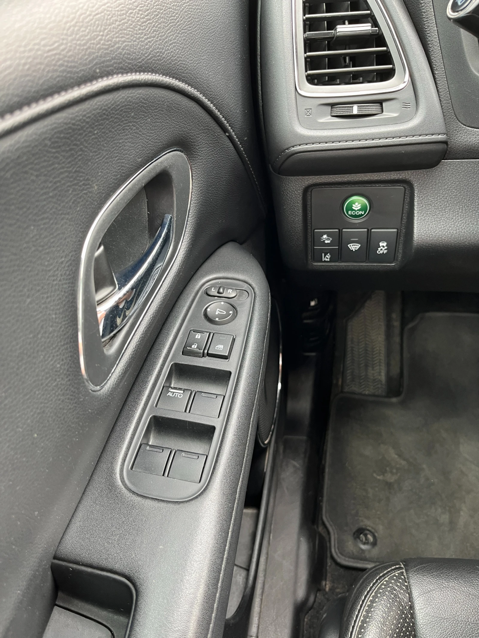 Honda Hr-v 1.8 AWD, снимка 15 - Автомобили и джипове - 56404667