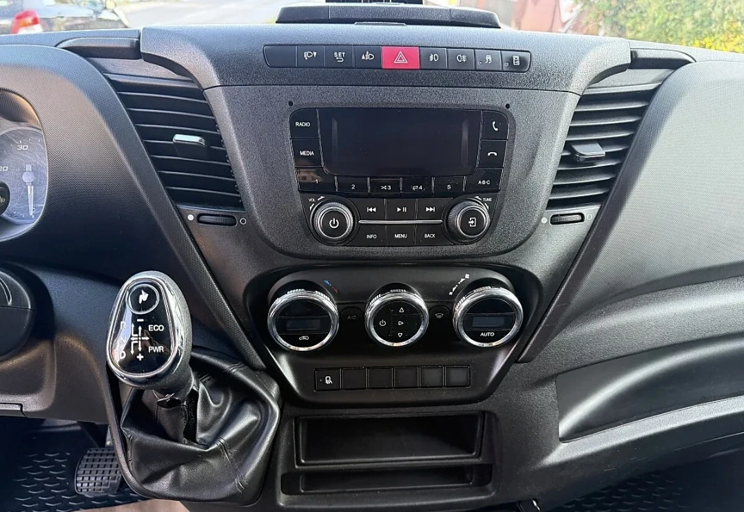 Iveco Daily 35s18* HI-MATIC* БОРД* КЛИМА* , снимка 12 - Бусове и автобуси - 55471251