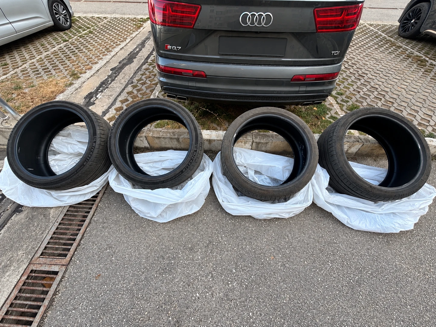 Гуми Летни 285/35R22
