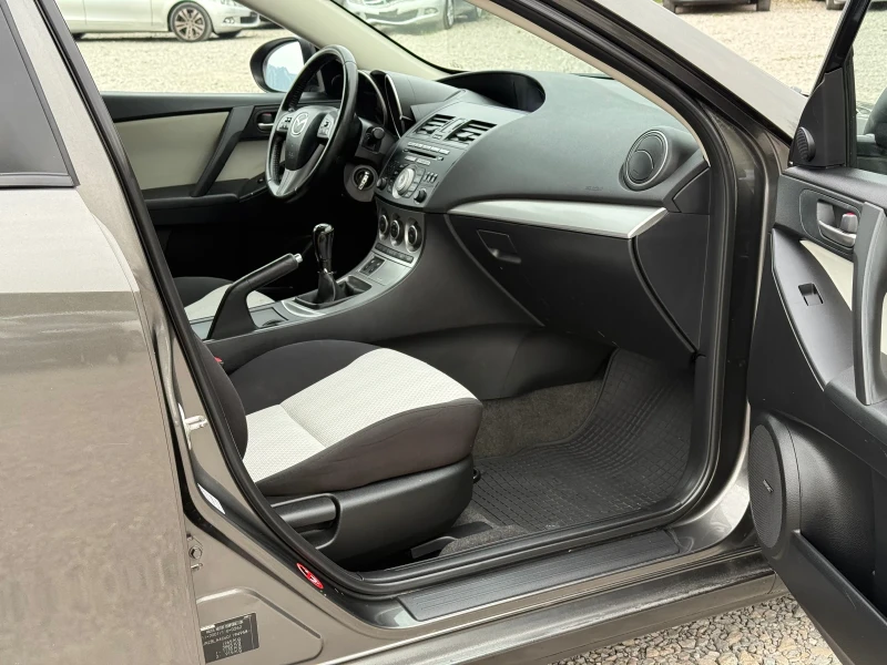 Mazda 3 2.2D 150кс * Климатроник* , снимка 11 - Автомобили и джипове - 51716971