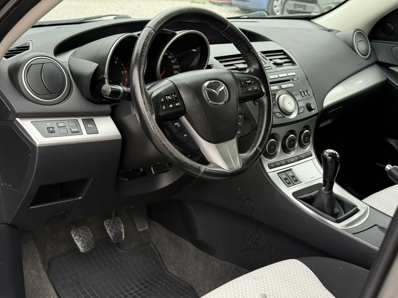 Mazda 3 2.2D 150кс * Климатроник* , снимка 9 - Автомобили и джипове - 51716971