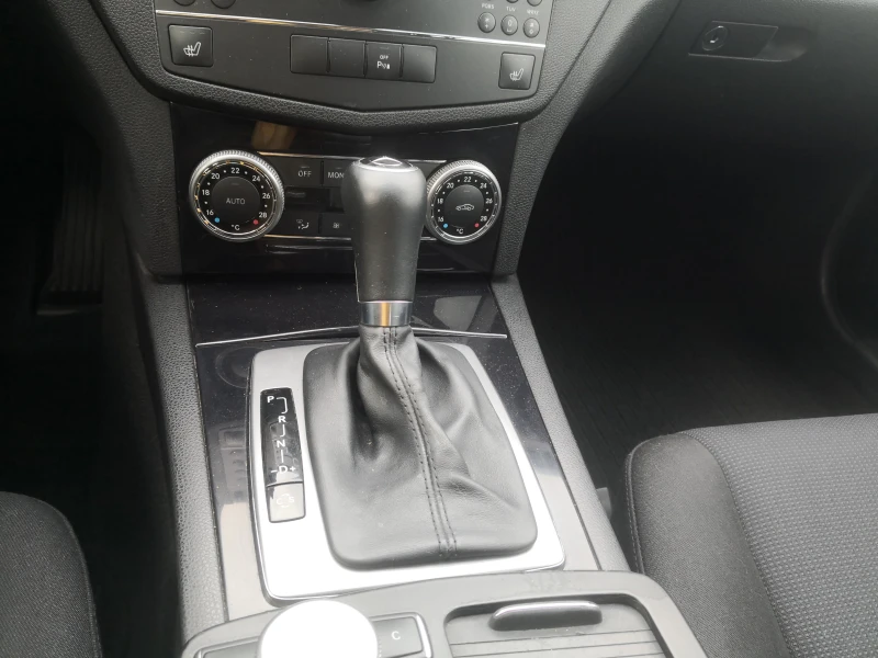 Mercedes-Benz C 180 i Kompressor , снимка 7 - Автомобили и джипове - 52142494