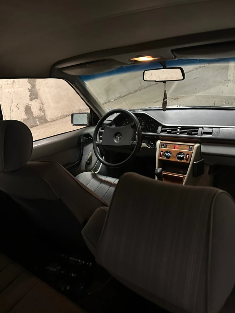 Mercedes-Benz 124 2.5D , снимка 8 - Автомобили и джипове - 52345641