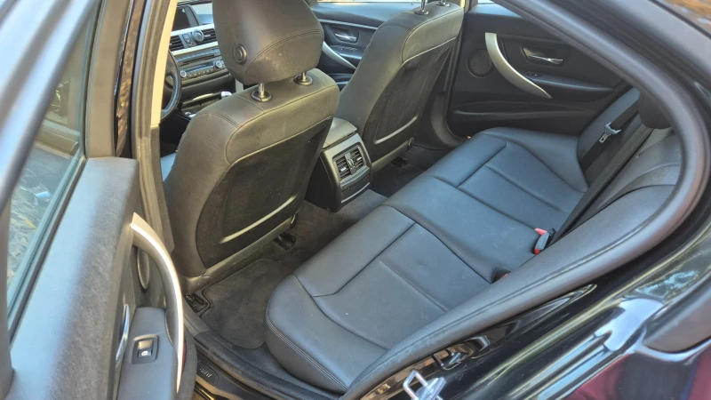 BMW 320 xDrive, снимка 5 - Автомобили и джипове - 52394956