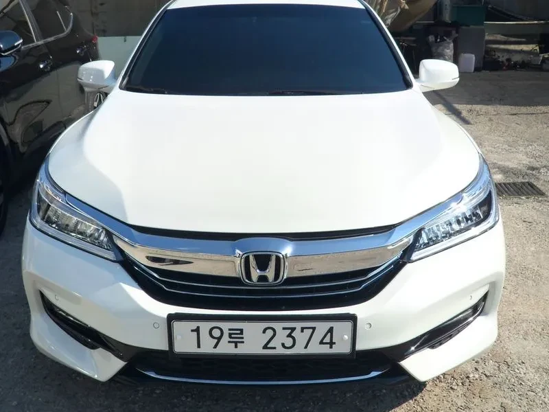 Honda Accord 2.0 Hybrid - САМО 30% АВАНС!, снимка 4 - Автомобили и джипове - 55936579