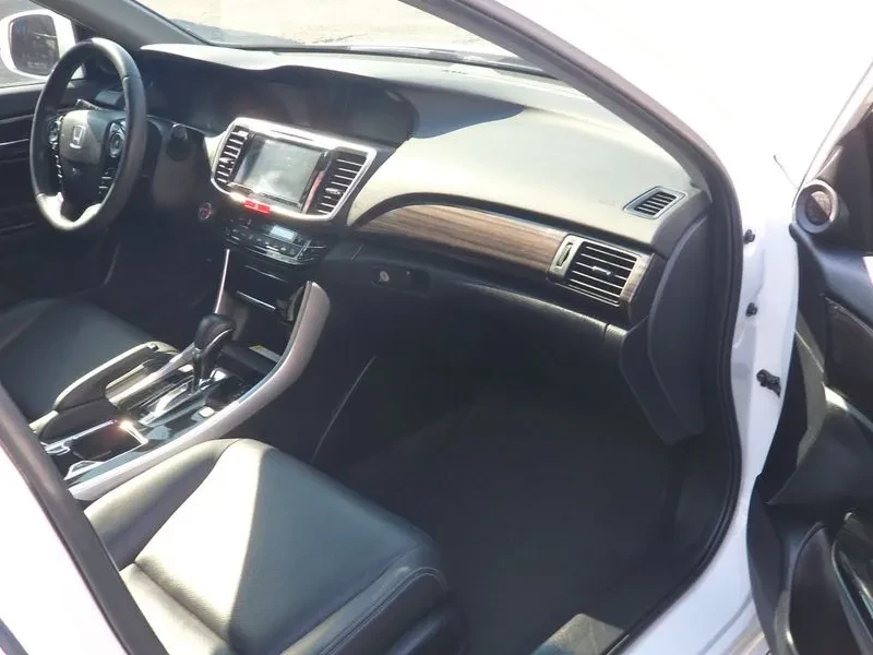 Honda Accord 2.0 Hybrid - САМО 30% АВАНС!, снимка 11 - Автомобили и джипове - 55936579