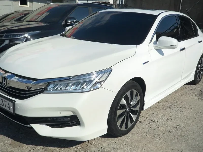 Honda Accord 2.0 Hybrid - САМО 30% АВАНС!