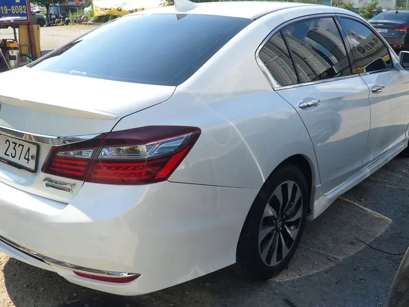 Honda Accord 2.0 Hybrid - САМО 30% АВАНС!, снимка 10 - Автомобили и джипове - 55936579