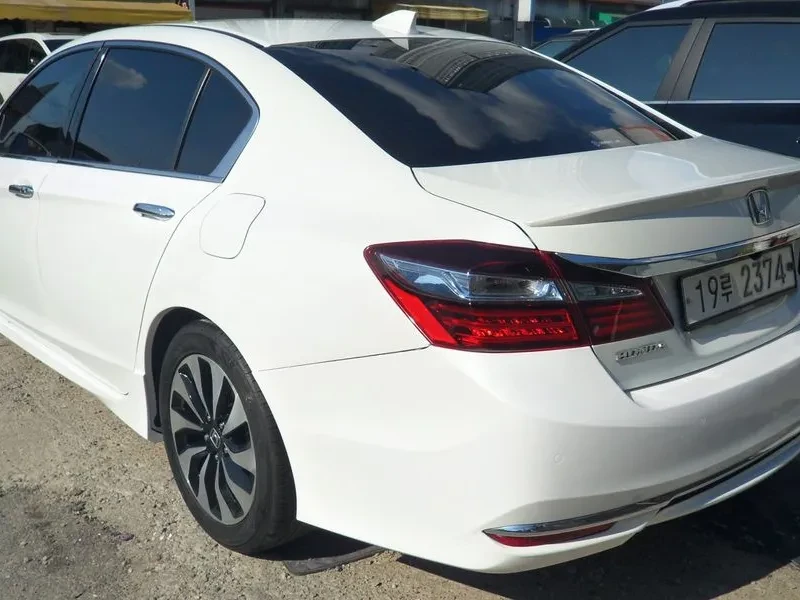 Honda Accord 2.0 Hybrid - САМО 30% АВАНС!, снимка 7 - Автомобили и джипове - 55936579