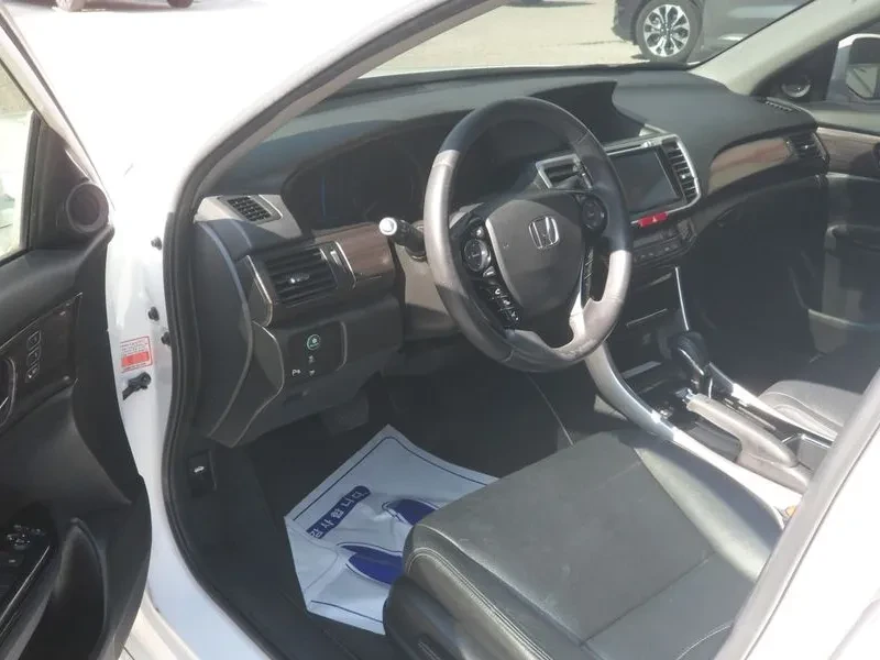 Honda Accord 2.0 Hybrid - САМО 30% АВАНС!, снимка 14 - Автомобили и джипове - 55936579