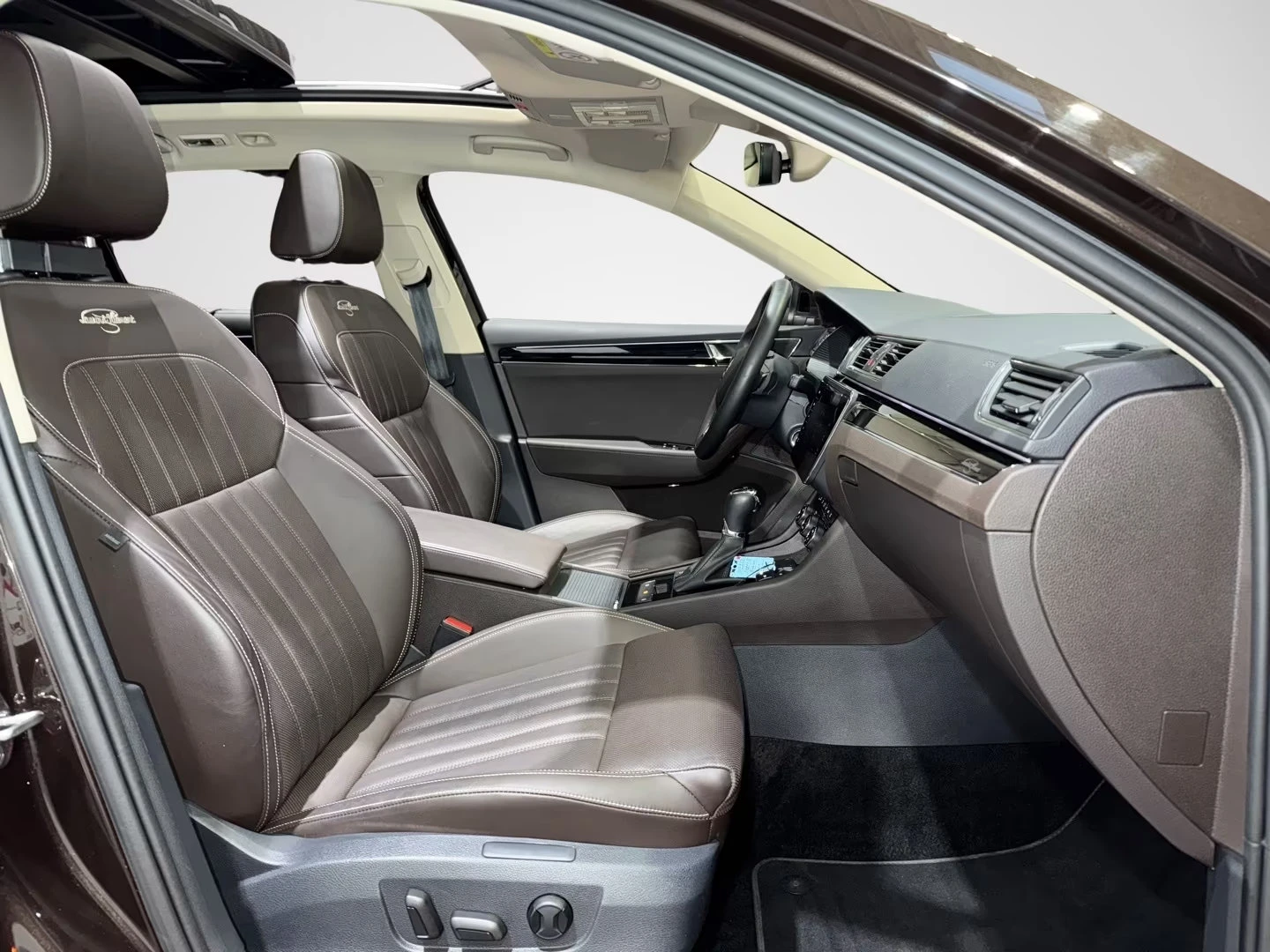 Skoda Superb 2.0TDI/190HP/L&K/PANO/AHK/NAVI/XEN/AMBI/MEMO/479f - изображение 10