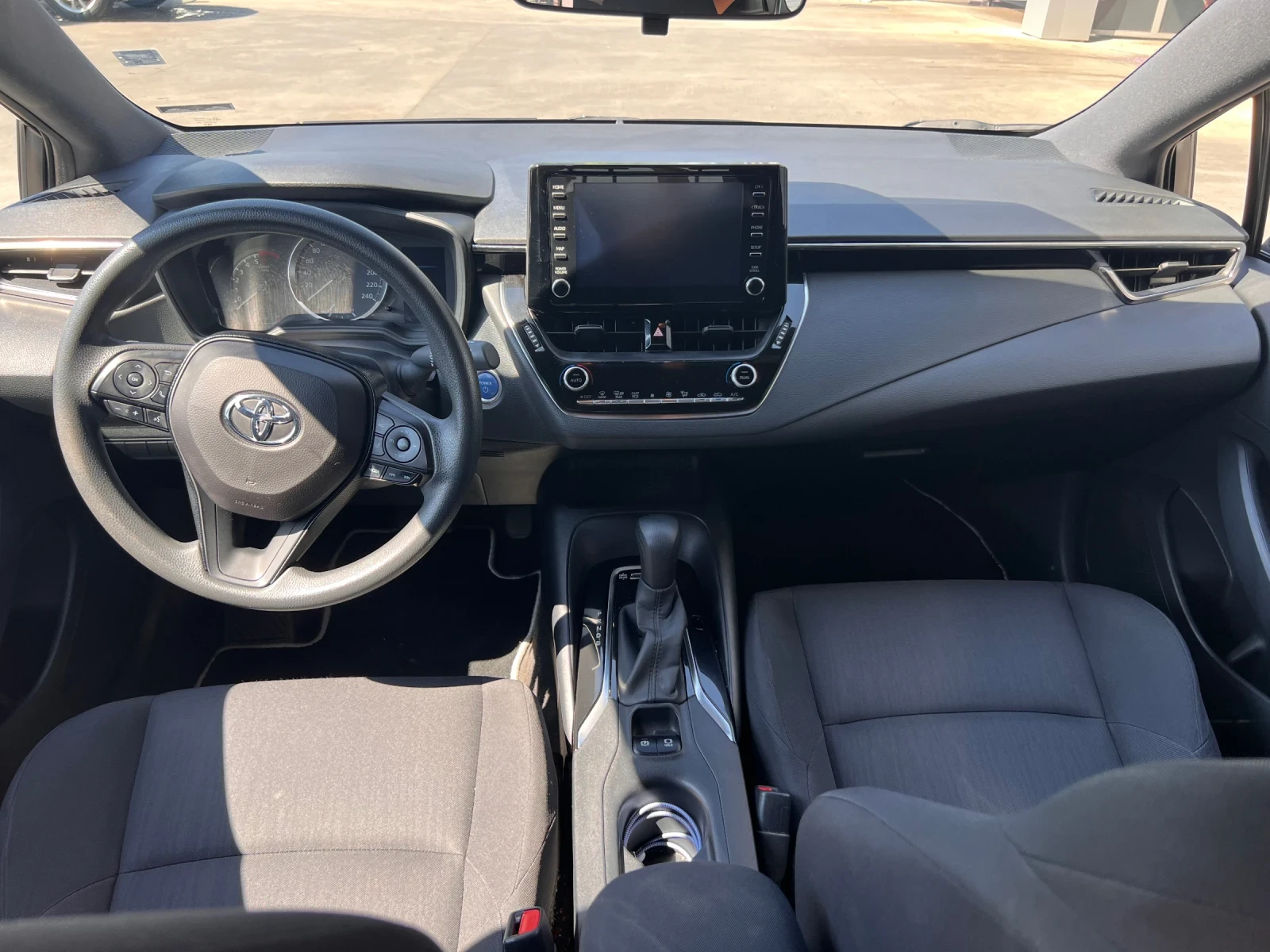 Toyota Corolla 1.8 Hybrid - изображение 8