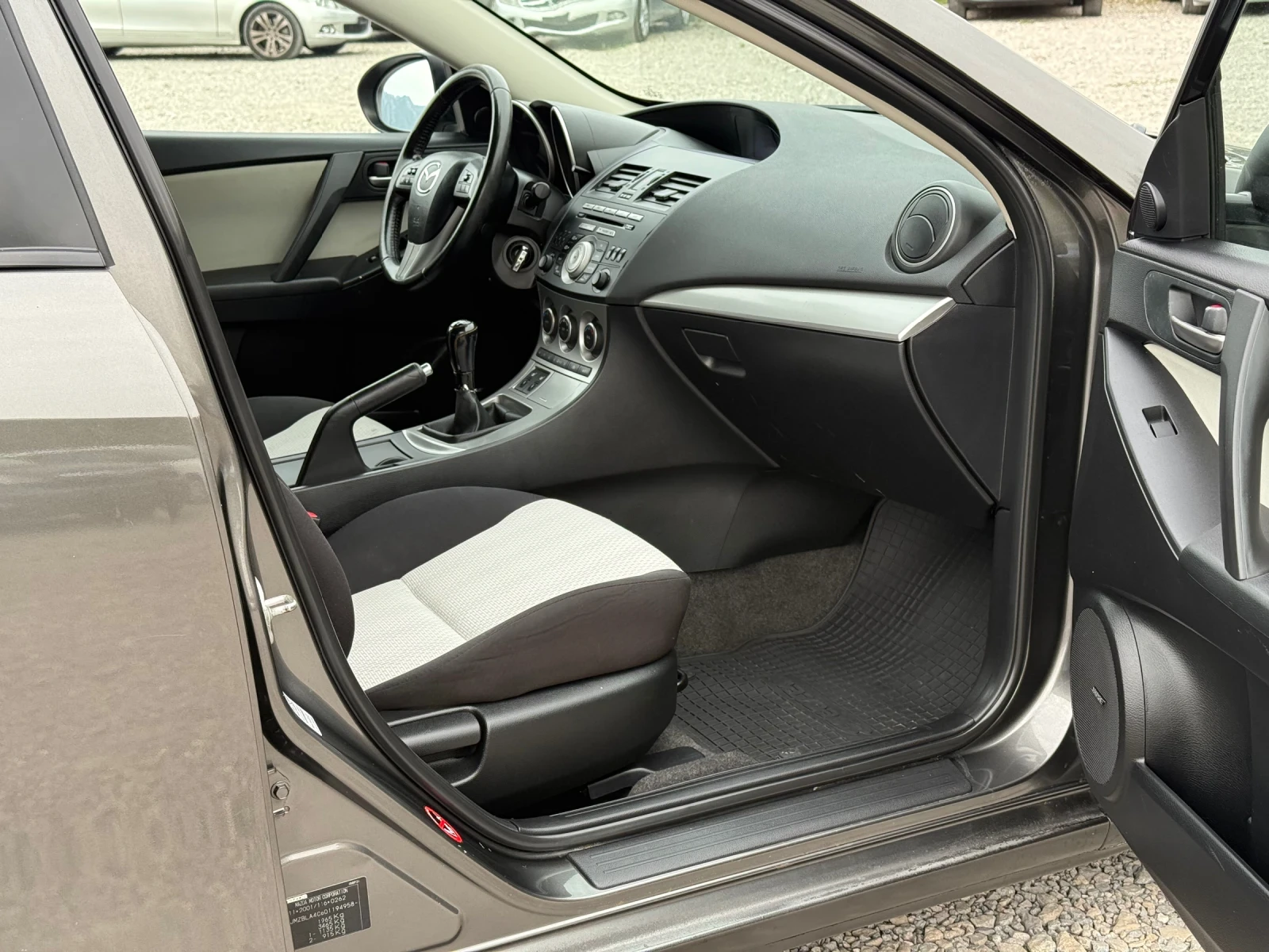 Mazda 3 2.2D 150 * *  | Mobile.bg   11