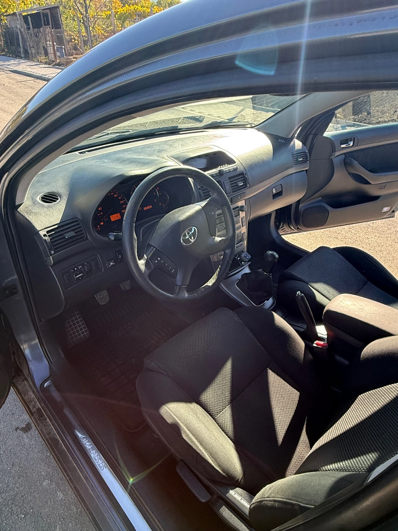 Toyota Avensis 1.8 Бензин-Газ VVT-i, снимка 5 - Автомобили и джипове - 54045557