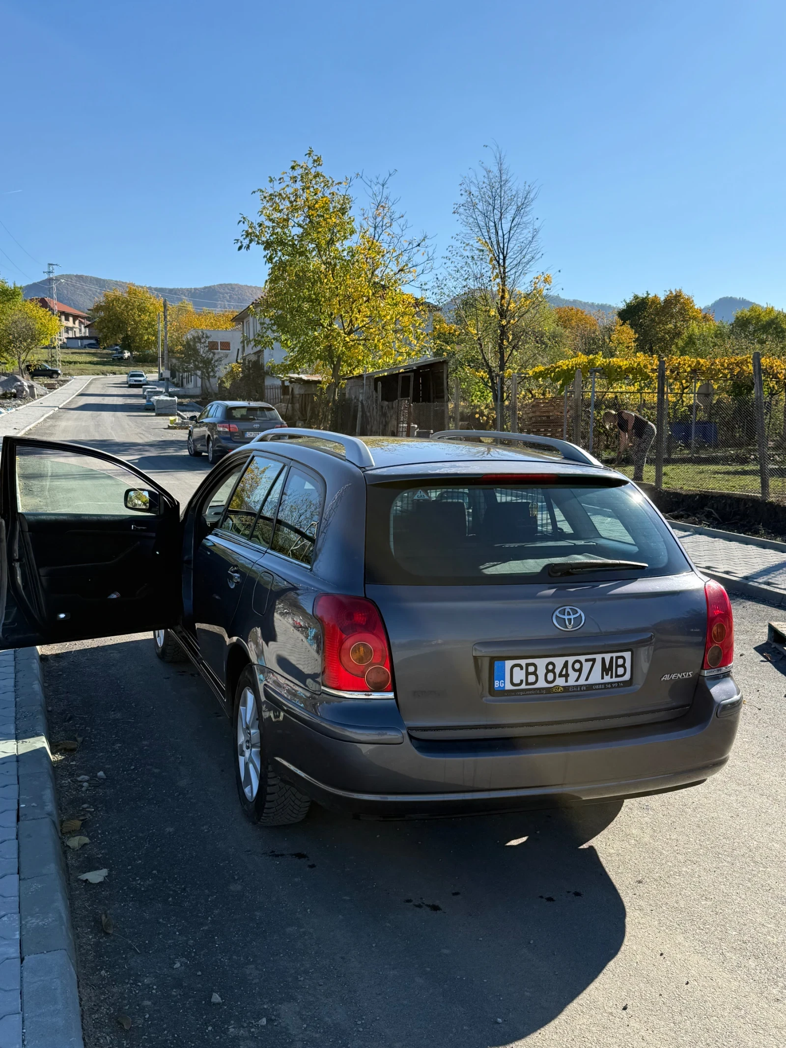 Toyota Avensis 1.8 Бензин-Газ VVT-i, снимка 3 - Автомобили и джипове - 54045557