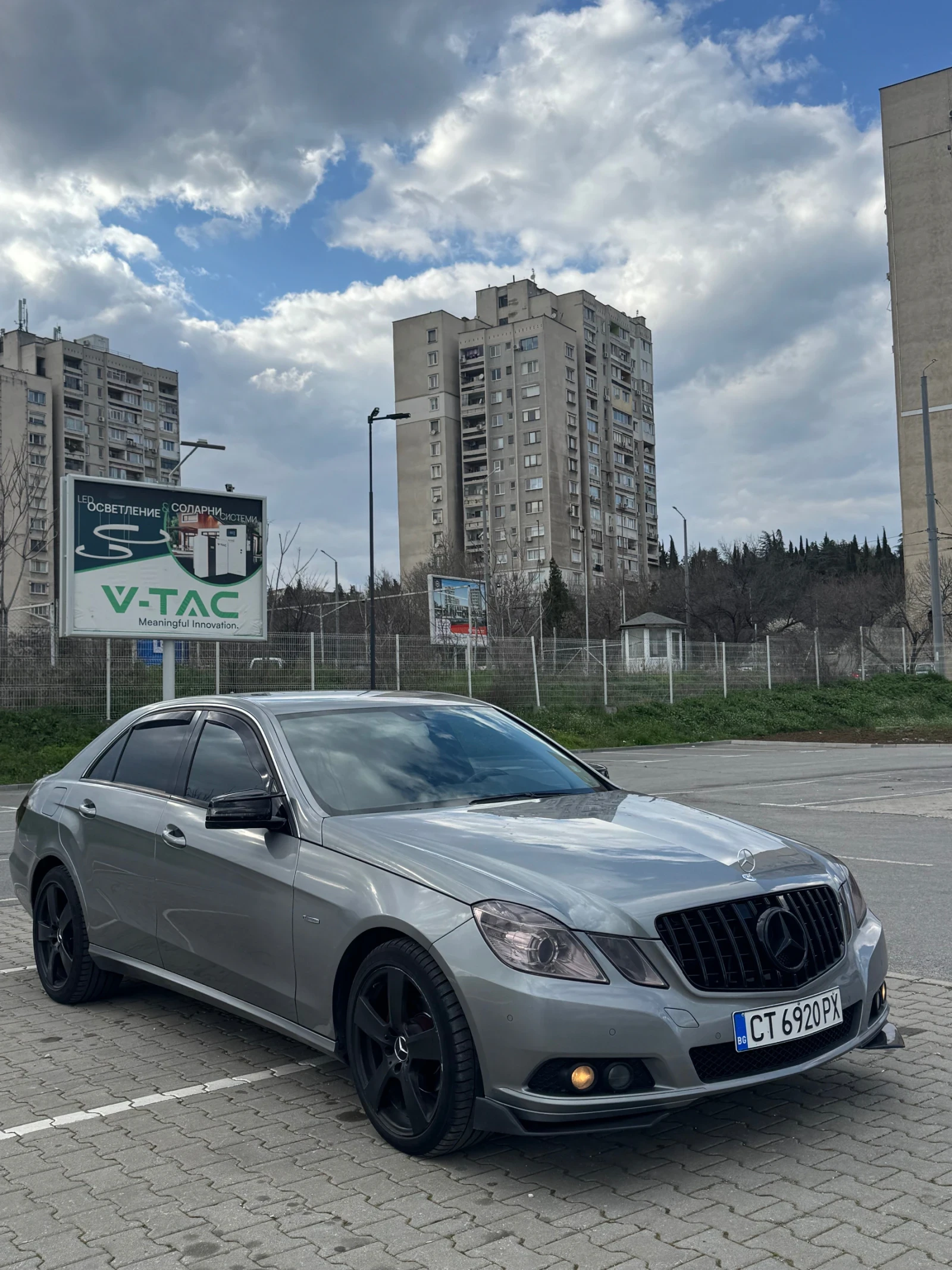 Mercedes-Benz E 220 220, снимка 3 - Автомобили и джипове - 54206290
