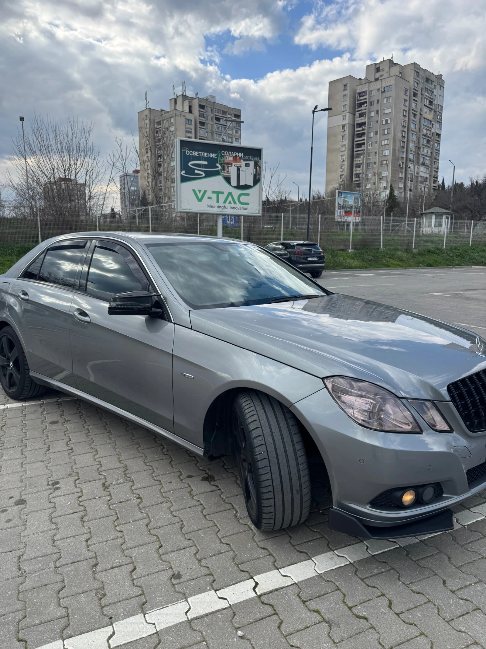 Mercedes-Benz E 220 220, снимка 8 - Автомобили и джипове - 54206290