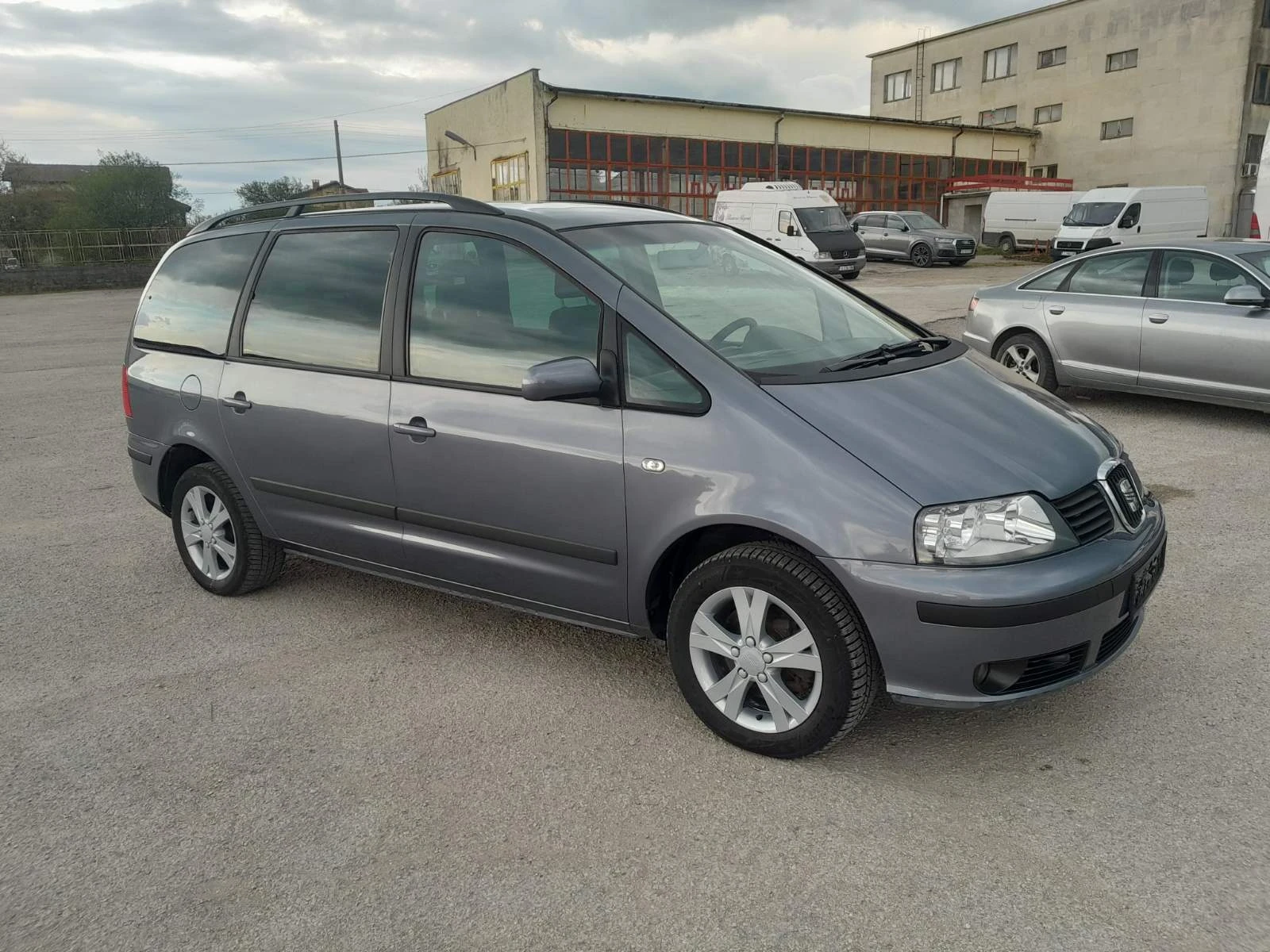 Seat Alhambra, снимка 7 - Автомобили и джипове - 54259648