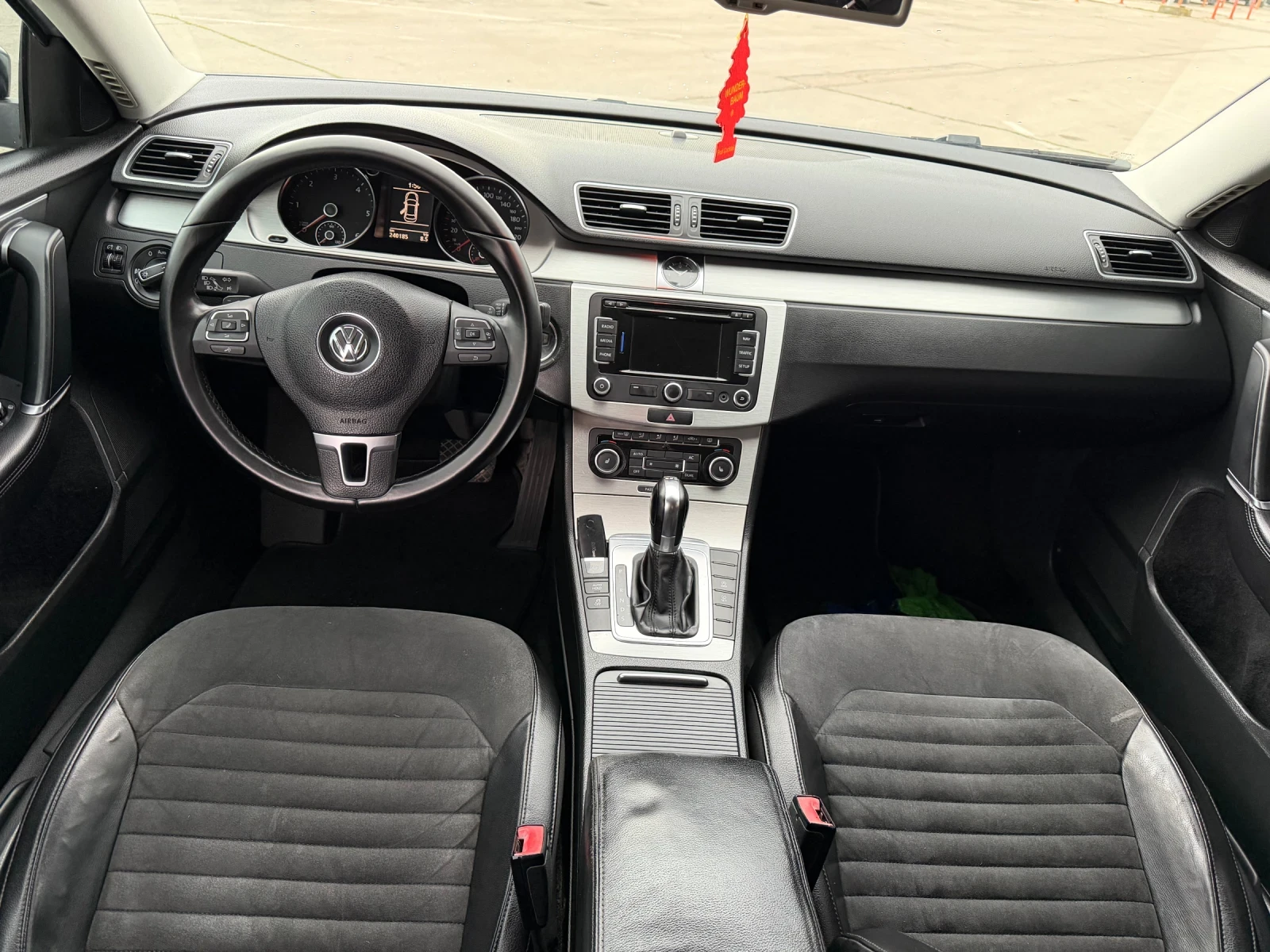 VW Passat 2.0TDI DsG, снимка 9 - Автомобили и джипове - 54530885