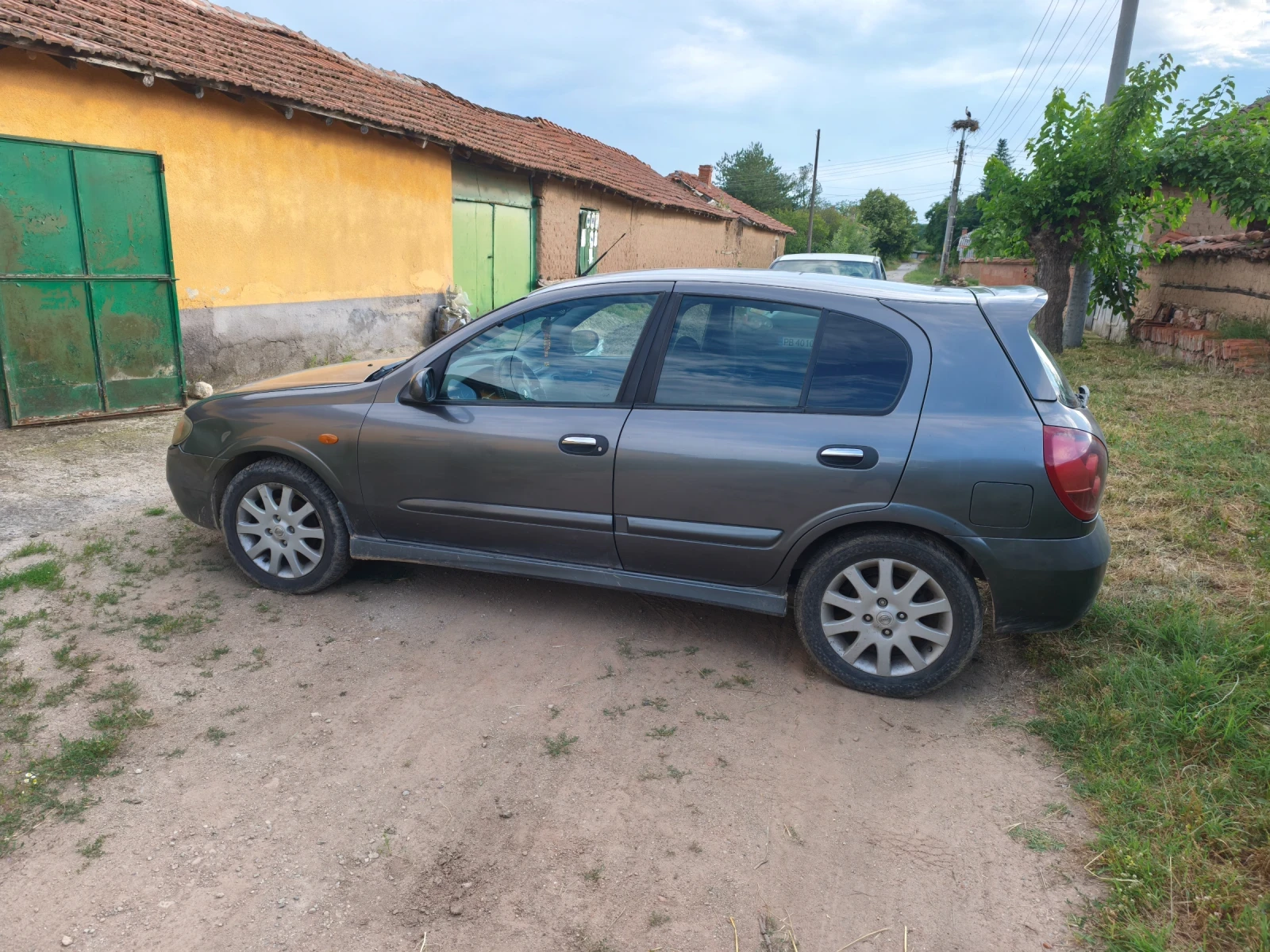 Nissan Almera, снимка 3 - Автомобили и джипове - 54936735