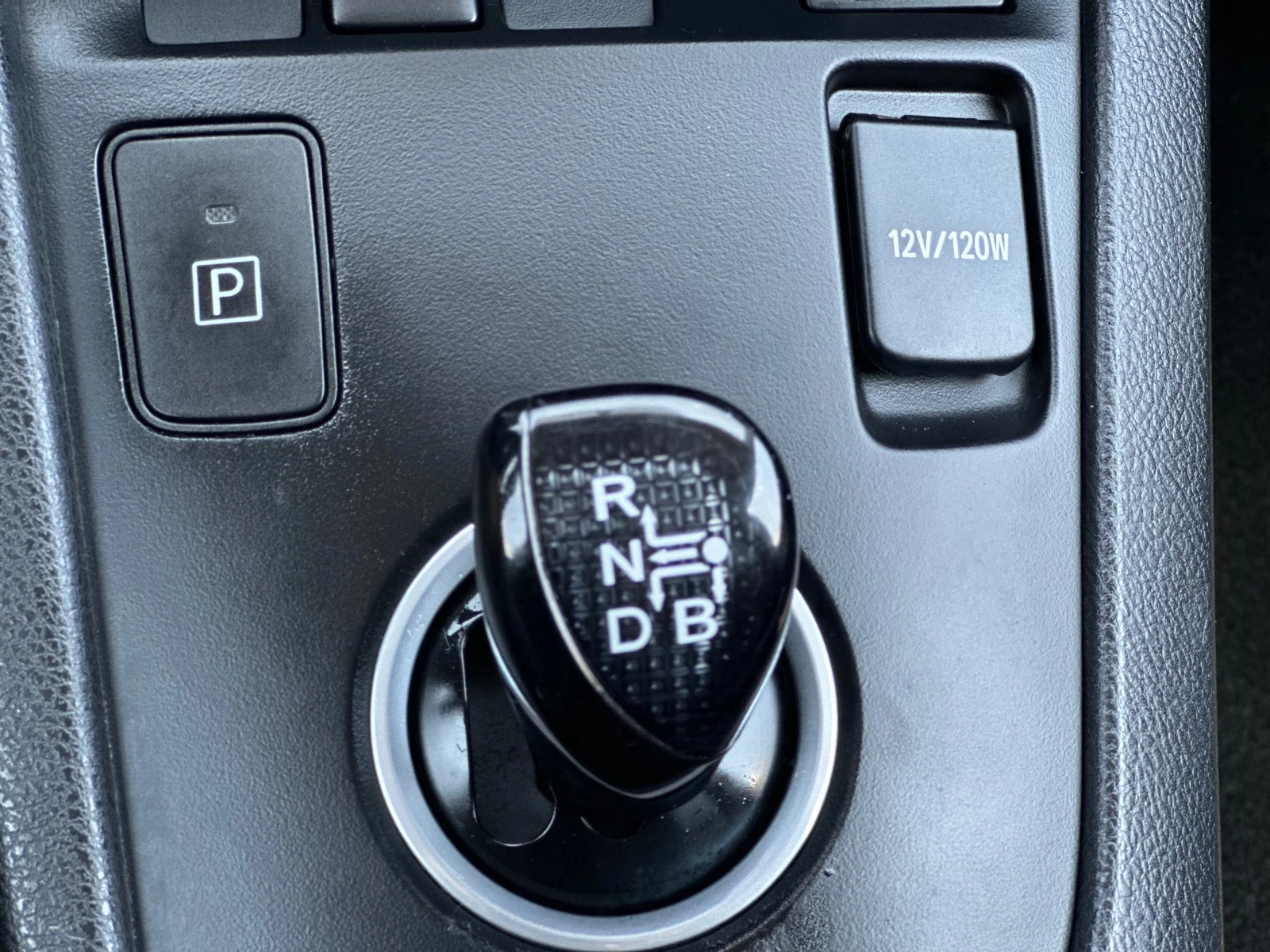 Toyota Auris 1.8 Hybrid  FACELIFT , снимка 15 - Автомобили и джипове - 55409916