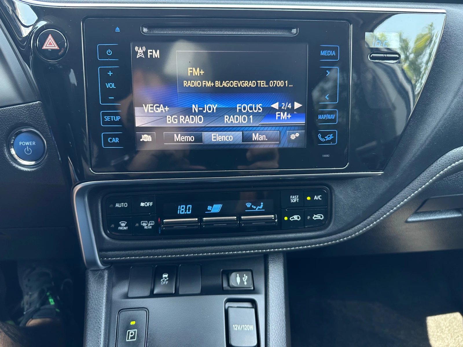 Toyota Auris 1.8 Hybrid  FACELIFT , снимка 13 - Автомобили и джипове - 55409916