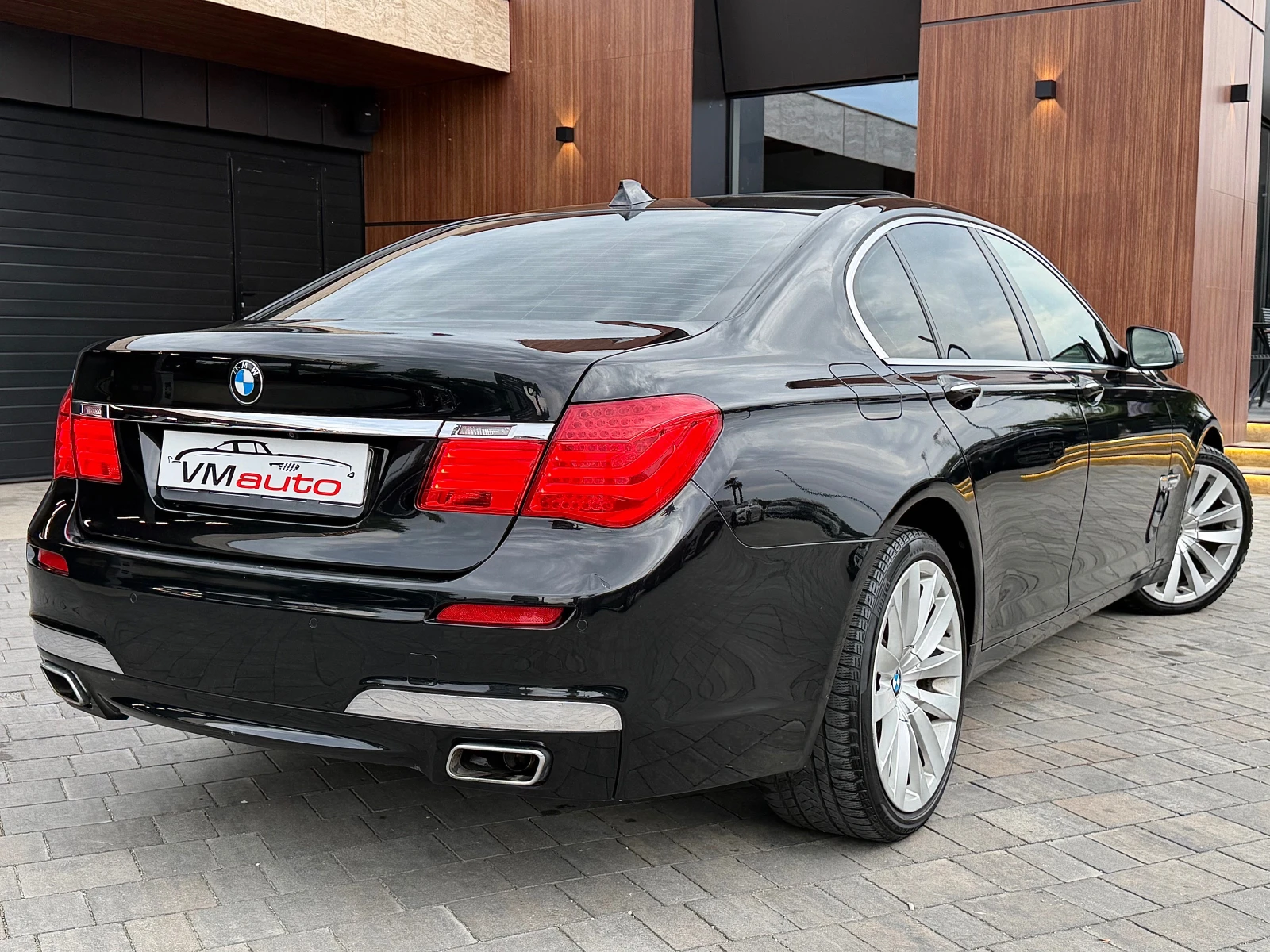 BMW 730 d M-Paket #Distr#KEYLess#MEMORY#CAMERA#NOV Top#, снимка 2 - Автомобили и джипове - 56046698