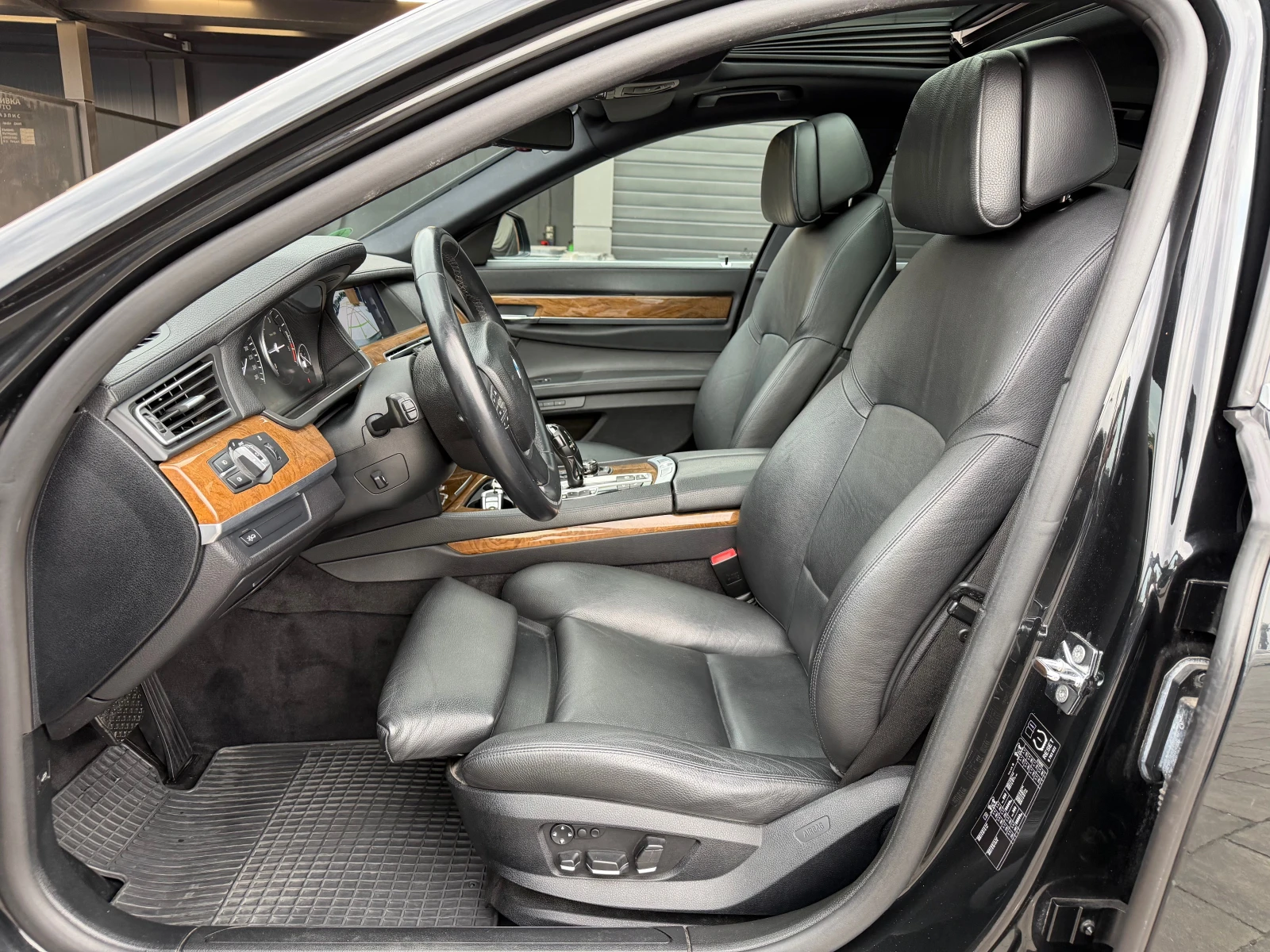 BMW 730 d M-Paket #Distr#KEYLess#MEMORY#CAMERA#NOV Top#, снимка 8 - Автомобили и джипове - 56046698
