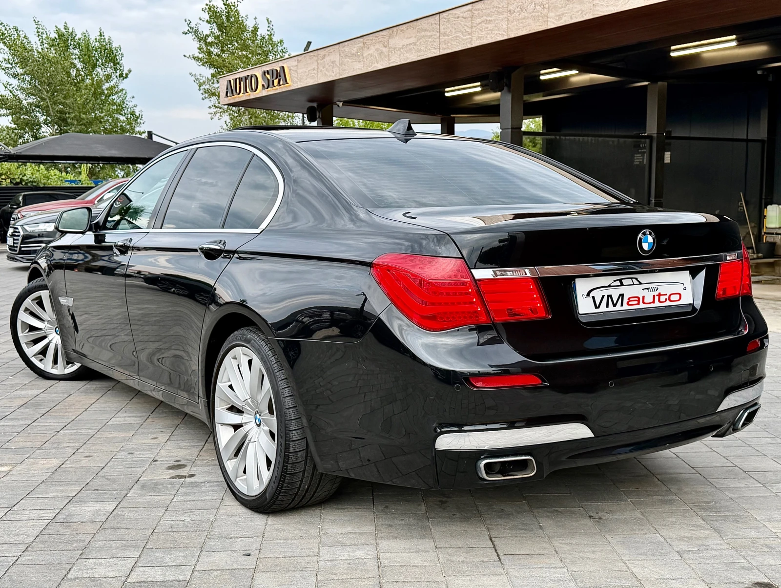 BMW 730 d M-Paket #Distr#KEYLess#MEMORY#CAMERA#NOV Top#, снимка 4 - Автомобили и джипове - 56046698