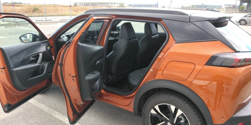 Peugeot 2008 1.5 Дизел131к. С GT -LINE, снимка 9 - Автомобили и джипове - 56244835