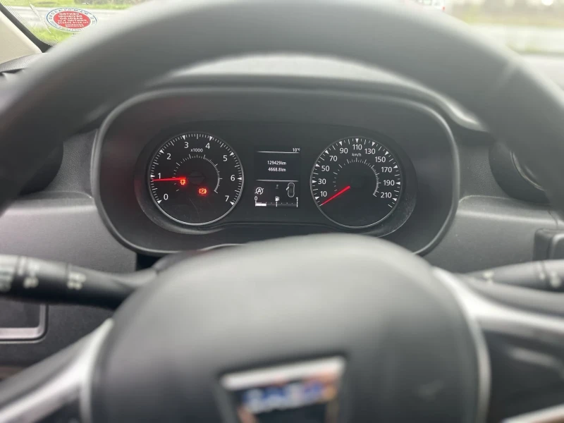 Dacia Duster 1.5 dCi, снимка 6 - Автомобили и джипове - 52670961