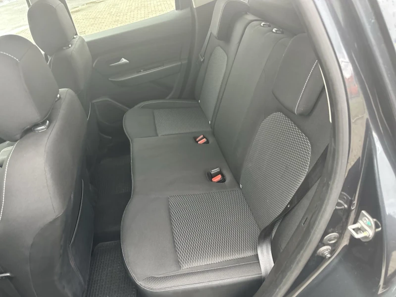 Dacia Duster 1.5 dCi, снимка 8 - Автомобили и джипове - 52670961