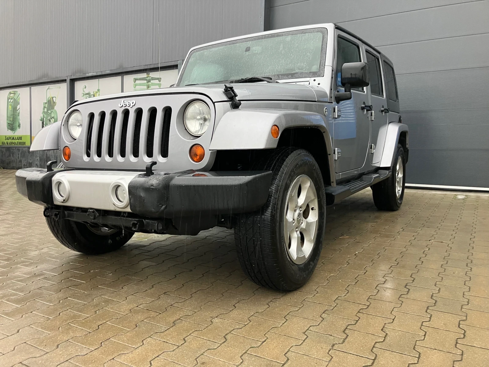 Jeep Wrangler Sahara - изображение 2