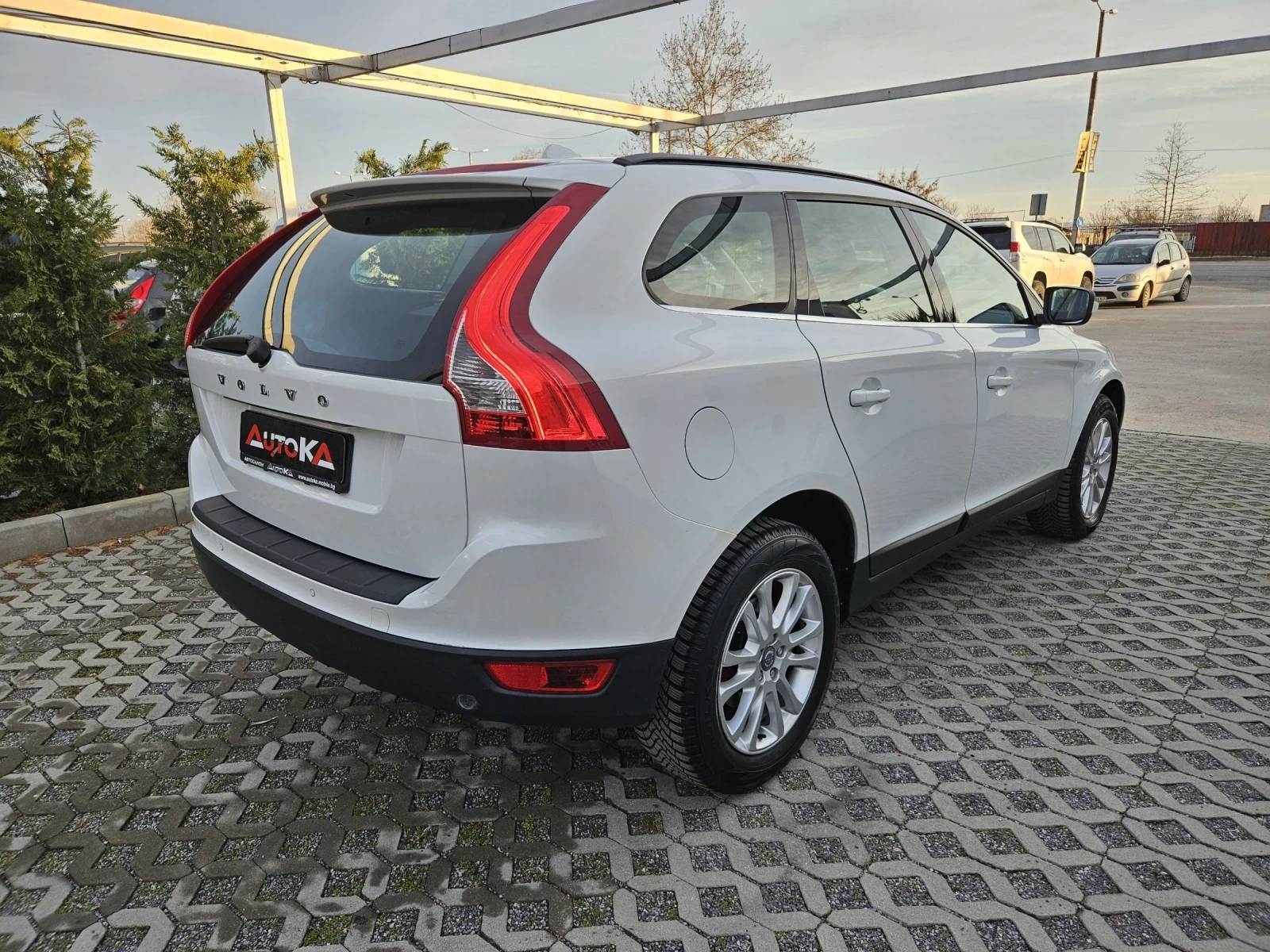 Volvo XC60 2.4D-163кс= 6СКОРОСТИ= 4х4= НАВИ= ПАНОРАМА - изображение 3